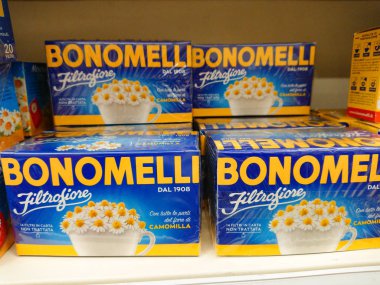 Rome, İtalya - 10 Ağustos 2018: elenmiş Bonomelli papatya ambalaj Satılık