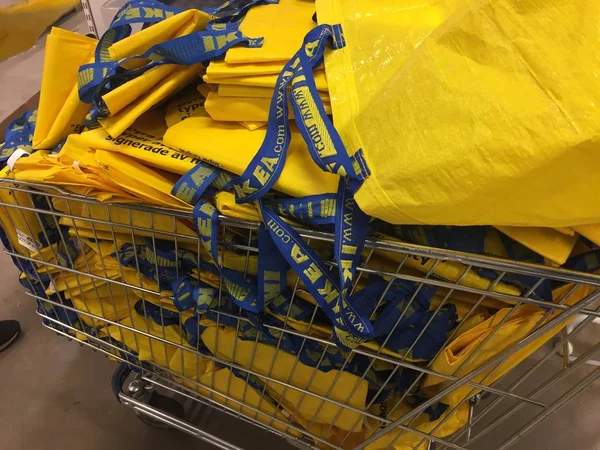 Berlin Deutschland November 2018 Ikea Einkaufstüten Ikea Ist Die Berühmte — Stockfoto