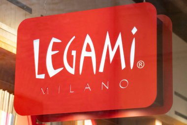 Verona, İtalya - 5 Eylül 2018: Dış İtalyan Legami, Hediyelik eşya dükkanları zinciri