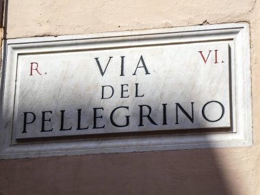 Via del Pellegrino sokak adı işareti, bir sokak butikler, galeriler, restoranlar ile dolu ve serin küçük barlar yakın Campo de' Fiori