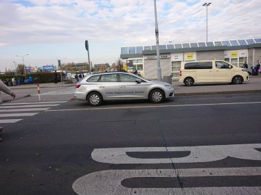 Berlin, Almanya - 3 Kasım 2018: Logo, Frasec Fraport güvenlik hizmetleri Gmbh bir araba, Alman şirket Havaalanı güvenlik önlemleri