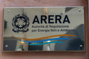 Rome, İtalya - 31 Ekim 2018: Parlak plaka Arera, enerji, ağları ve çevre (Autorit di Regolazione Energia Reti e Ambiente başına İtalyan düzenleyici makam)