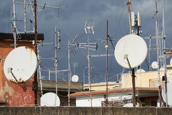 Rome Italy October 2018 Satellite Dishes Parabolic Antennas Building Roofs — Stock Photo, Image