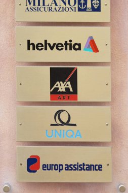 Verona, İtalya - 5 Eylül 2018: Arması sigorta şirketleri Milano Assicurazioni, Helvetia, Axa, Uniqa, Europ yardımı