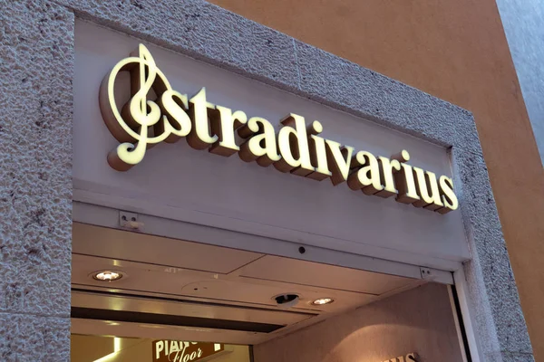 Verona Italia Septiembre 2018 Signo Tienda Ropa Stradivarius — Foto de Stock