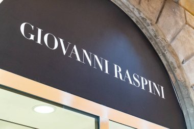 Verona, İtalya - 5 Eylül 2018: Giovanni Raspini mağaza işareti, gümüş koleksiyonları, İtalya'da yapılan zanaat Gümüş mücevher