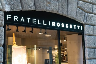 Verona, İtalya - 5 Eylül 2018: Fratelli Rossetti mağaza tabela. İtalyan Fratelli Rossetti Ayakkabı Fabrikası Renzo Rossetti tarafından 1953 yılında kuruldu