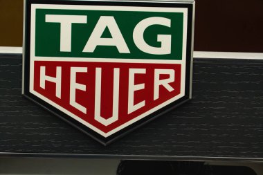 Verona, İtalya - 5 Eylül 2018: Tag Heuer işareti. Tag Heuer S.A. tasarlayan, üreten ve piyasaları saatler ve moda aksesuarları bir İsviçre üretim şirketidir