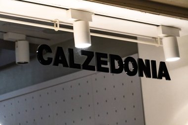 Verona, İtalya - 5 Eylül 2018: Calzedonia mağaza tabela. Verona, İtalya'da, 1986 yılında kurulan şirket sütyen, Külot, iç çamaşırı, Yelekler ve pijama kadın ve erkekler için uzmanlaşmıştır