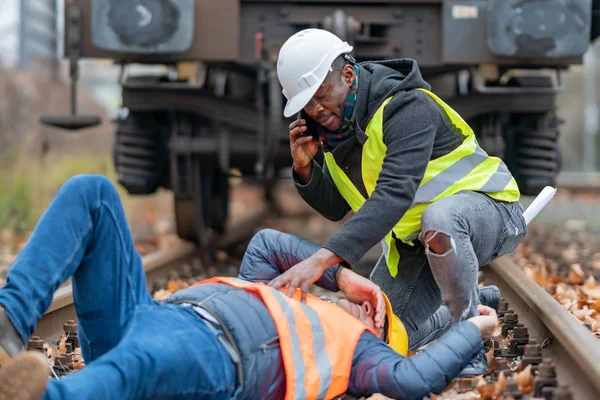 Railroad Engineer Injured Accident Work Railway Tracks Calling Help — Stock Photo, Image