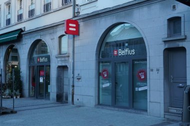 Brussels, Belçika - 24 Aralık 2018: Belfius banka yerel Şubesi. Belfius banka ve sigorta olduğunu ilk olarak yerel yönetim gereksinimlerini karşılamak için kurulan kar amacı gütmeyen bir Plc