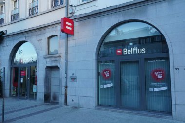 Brussels, Belçika - 24 Aralık 2018: Belfius banka yerel Şubesi. Belfius banka ve sigorta olduğunu ilk olarak yerel yönetim gereksinimlerini karşılamak için kurulan kar amacı gütmeyen bir Plc