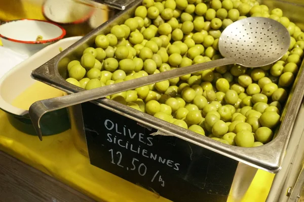 Bruxelles Belgio Dicembre 2018 Acquisto Olive Verdi Bancarella — Foto Stock