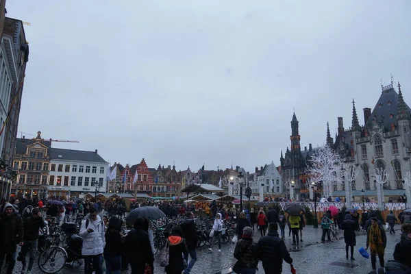 Bruselas Bélgica Diciembre 2018 Los Turistas Visitan Mercado Navidad Aire — Foto de Stock