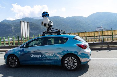 Graz, Avusturya - 6 Eylül 2018: seçme Google Maps ve Google Earth dünyanın birçok sokaklarda konumlardan etkileşimli panoramalar sağlar Google Street View araç teknolojisi