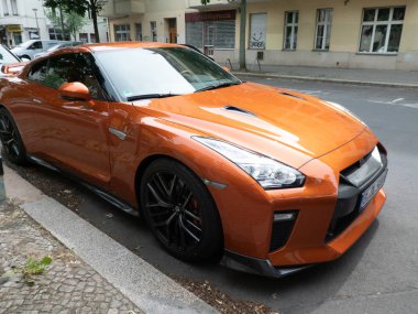 Berlin, Almanya - 15 Mayıs 2018: Turuncu Nissan Gt-R, Nissan, 2007 yılında örtüsünü açmak tarafından üretilen bir 2-kapı 2 + 2 yüksek performanslı araç