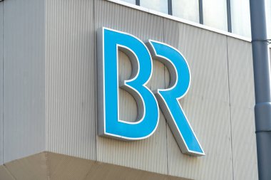 Berlin, Almanya - 15 Ağustos 2018: Tabela, Bayerischer Rundfunk (Bavyera yayın, Br), bir kamu hizmeti radyo ve televizyon yayın kuruluşu, Ard konsorsiyum üyesi organizasyonu