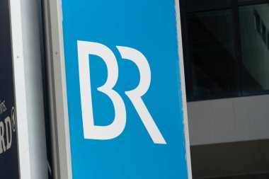 Berlin, Almanya - 15 Ağustos 2018: Tabela, Bayerischer Rundfunk (Bavyera yayın, Br), bir kamu hizmeti radyo ve televizyon yayın kuruluşu, Ard konsorsiyum üyesi organizasyonu