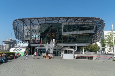 Münih, Almanya - 15 Ağustos 2018: Ya Omnibusbahnhof Mnchen (Zob Mnchen, merkez otobüs istasyonu Münih), Maxvorstadt, Münih, Bavyera, Almanya bir merkez otobüs istasyonu