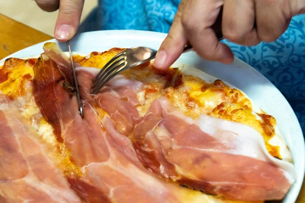 Ресторани Традиційної Італійської Піци Шинкою Вибірковий Фокус — стокове фото