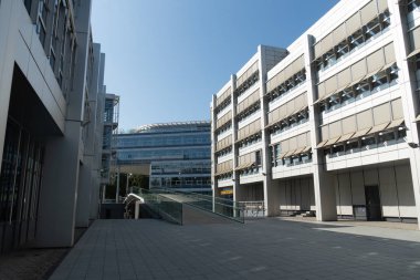 Münih, Almanya - 15 Ağustos 2018: Kurt Haertel Passage yolu bağlanma. Kurt Haertel Alman patent avukatıydı. 2003 yılından bu yana, Münih, Almanya, bir sokakta, Kurt Haertel geçiş fizikçiden alır