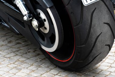 Berlin, Almanya - 25 Ağustos 2018: Siyah Harley Davidson Motosiklet. Harley-Davidson veya Harley, Milwaukee, Wisconsin, 1903 yılında kurulmuş bir Amerikan motosiklet üreticilerinden biridir