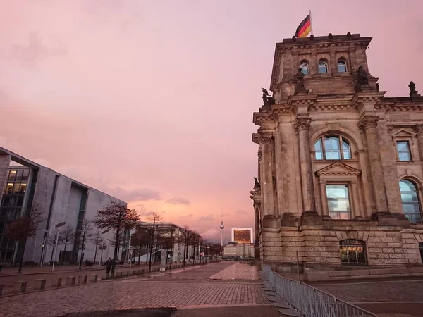 德国柏林 2019年3月4日 著名的国会大厦 德国议会所在地 在米特区 在日落时的阴天 — 图库照片