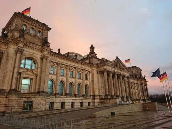 德国柏林 2019年3月4日 著名的国会大厦 德国议会所在地 在米特区 在日落时的阴天 — 图库照片