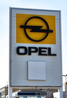 Verona, İtalya - 4 Eylül 2018: Opel şirket otomobil Bayii. Adam Opel Ag, mühendisler, üreten, tasarımlar ve Opel markalı araçlar dağıtan bir Alman otomobil üreticisi olduğunu