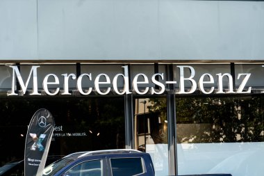 Verona, İtalya - 4 Eylül 2018: Mercedes Benz otomobil Bayii. Mercedes Benz yüksek son otomobil, Stuttgart Merkezi Alman bir üreticidir