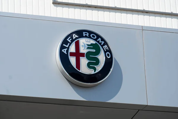 Verona Settembre 2018 Segnaletica Concessionaria Alfa Romeo Alfa Romeo Automobiles — Foto Stock