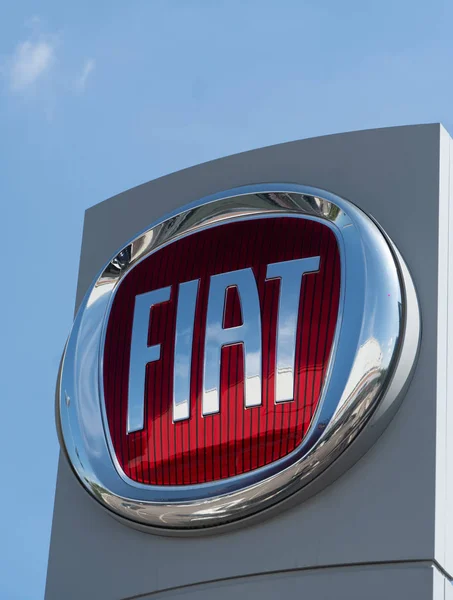 Verona Włochy Września 2018 Fiat Samochód Dealerskiej Znak Fiat Największy — Zdjęcie stockowe