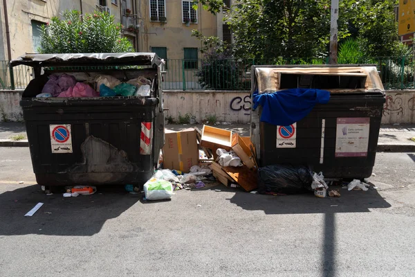 Roma Italia Septiembre 2018 Dump Overflowing Garbage Cans — Foto de Stock