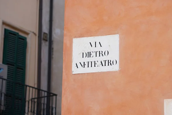 브래지어 베로나 이탈리아에서 Dietro 반대편 표시를 — 스톡 사진