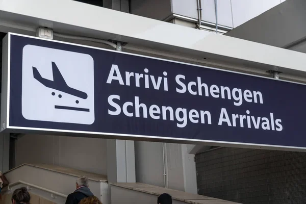 Schengen Arrivals Board Italian Arrivi Schengen — Stock Photo, Image