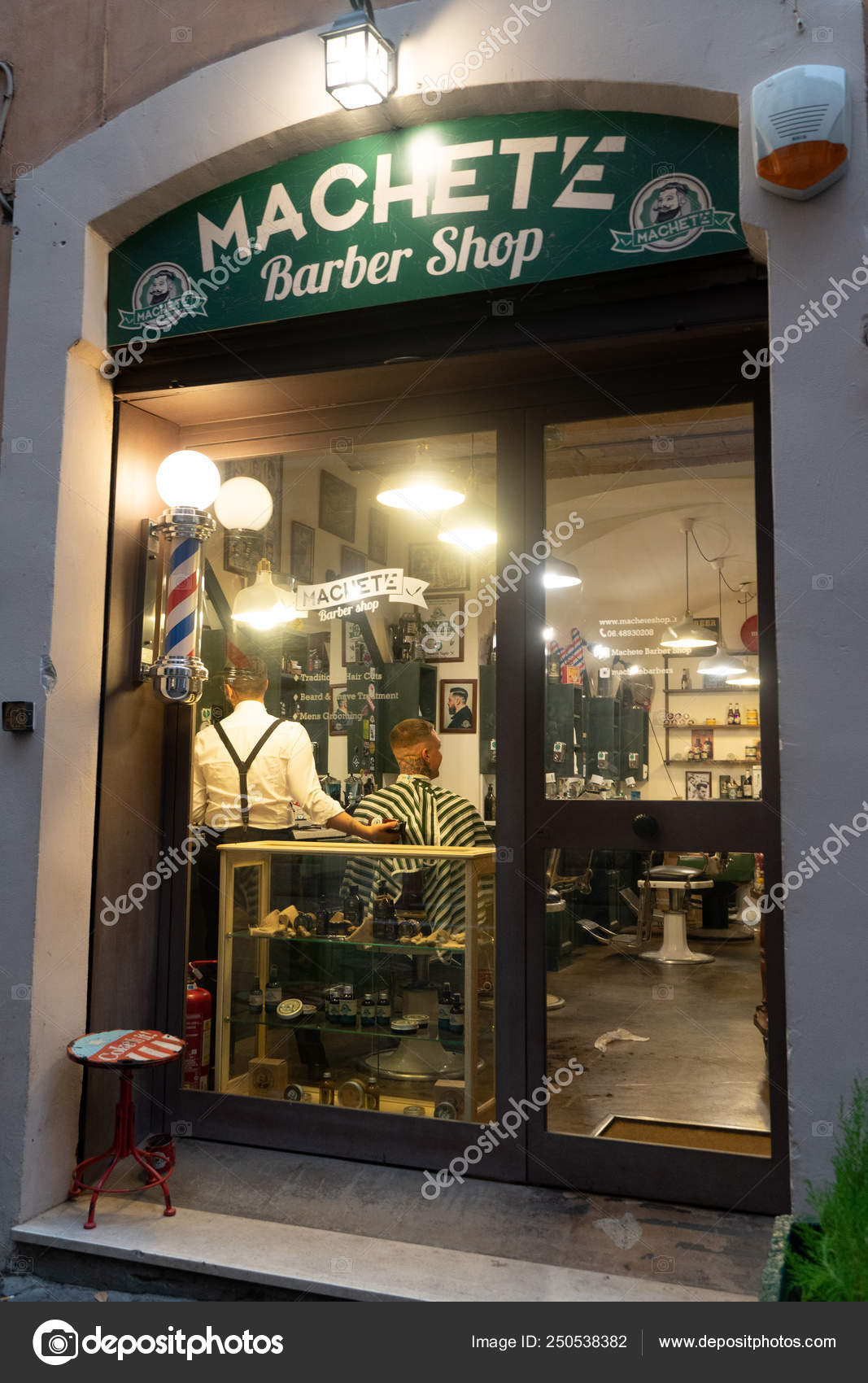Roma Agosto 2018 Machete Barber Shop Fuori — Foto stock editoriale