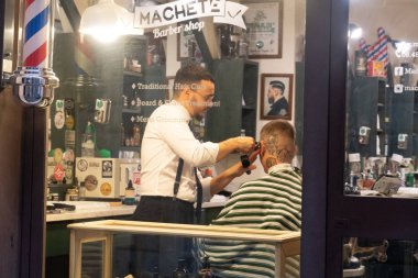 Rome, İtalya - 2 Ağustos 2018: Machete Berber Dükkanı, dışında