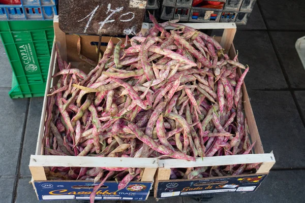 Rom Italien Augusti 2018 Bondens Marknad Fläckig Färska Röda Bönor — Stockfoto