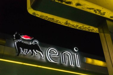 Rome, İtalya - 9 Ağustos 2018: Eni enerji deposu tabela. Eni S.p.A. bir İtalyan çok uluslu petrol ve Gaz şirketi olduğunu