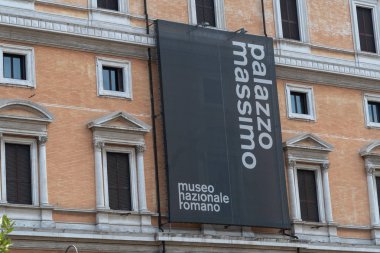 Rome, İtalya - 10 Ağustos 2018: Palazzo Massimo cephe. Cizvit yatılı okul için geç on dokuzuncu yüzyıl içinde inşa, bugün Ulusal Roma Müzesi dört koltuk ana 's