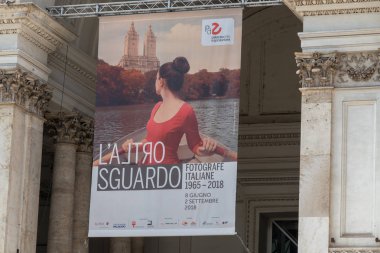 Roma, Italya-10 Ağustos 2018: sergi Banner l 'Altro sguardo. Fotografe Italiane 1965-2018 (