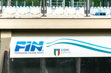 Roma, Italya-4 Eylül 2018: Italyan Yüzme Federasyonu bayrağı-Fin (Federazione Italiana Nuoto)
