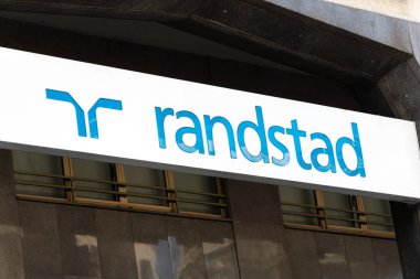 Roma, Italya-29 Temmuz 2018: Randstad Holding NV, bir Hollandalı çok uluslu insan kaynakları danışmanlık firması Signage