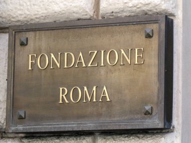 Roma, Italya-1 Ağustos 2018: plaka Fondazione Roma Arte-Musei, farklı kültürel alanlarda sanatsal ve kültürel projeler teşvik kar amacı gütmeyen kurum: Görsel Sanatlar, şiir, dans, tiyatro