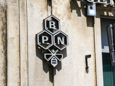 Rome, İtalya - 3 Ağustos 2018: Banca Popolare di Novara Şubesi dışında işareti. Novara, Pidemont, ana şirket Banco Popolare 2011 yılında içine absorbe merkezli bir İtalyan Kooperatif Bankası yapıldı