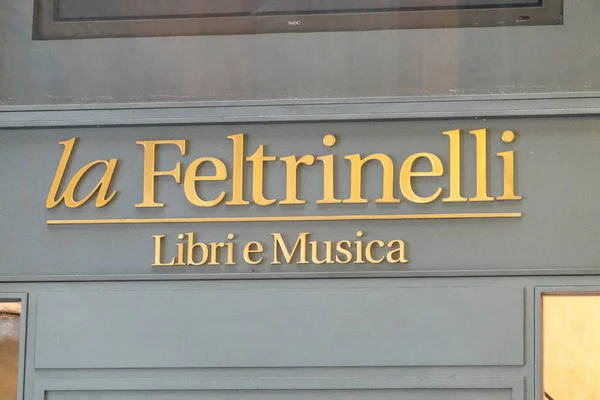 Roma Italia Agosto 2018 Feltrinelli Books Musicbookstore Signage Giangiacomo Feltrinelli — Foto de Stock