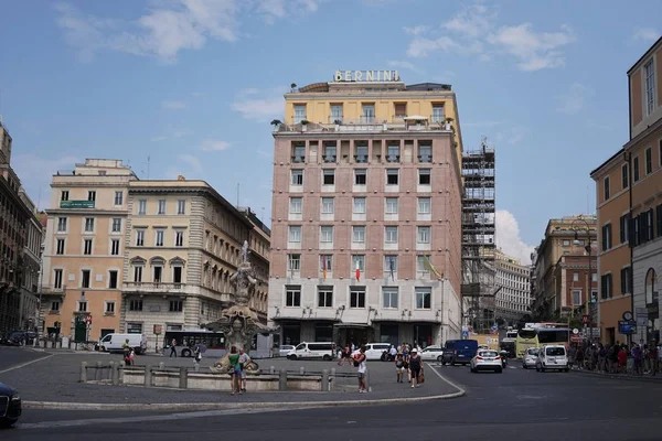 Rome, İtalya - 10 Ağustos 2018: Hotel Sina Bernini Bristol, 5 yıldızlı otel Via Veneto yakınındaki Piazza Barberini
