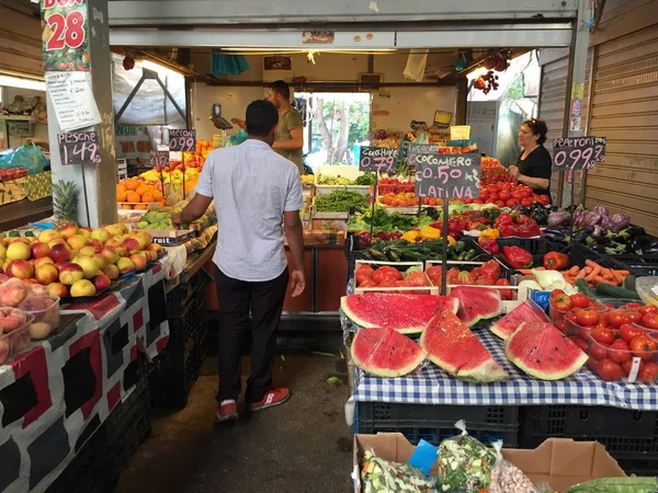 Rome Italie Août 2018 Achat Fruits Légumes Sur Marché Gros — Photo