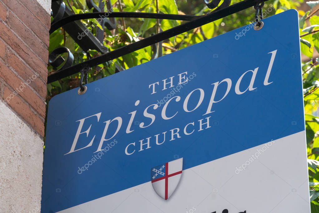 Roma, Italia - 10 de agosto de 2018: Señalización de la Iglesia Episcopal, una iglesia miembro de la Comunión Anglicana mundial con sede en los Estados Unidos y diócesis en otros lugares 2023 Roma, Italia - 10 de agosto de 2018: Señalización de la Iglesia Episcopal, una iglesia miembro de la Comunión Anglicana mundial con sede en los Estados Unidos y diócesis en otros lugares 2023