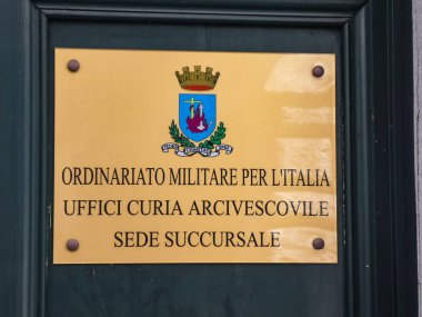 Rome, İtalya - 3 Ağustos 2018: Plaka İtalya, Roma Katolik Kilisesi'nin Archiepiscopal Curia askeri ordinariate askeri Ordinariate Şubesi